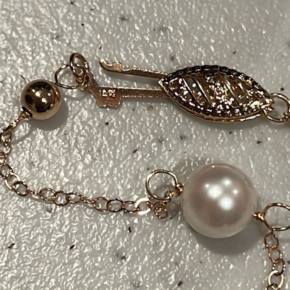 14K Yellow Gold Necklace with 7mm Grade A Pearls - Picture 4 of 4